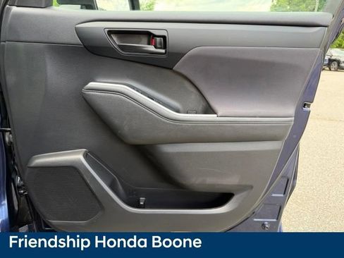 Used 2023 Toyota Highlander L AWD/4WD image 45