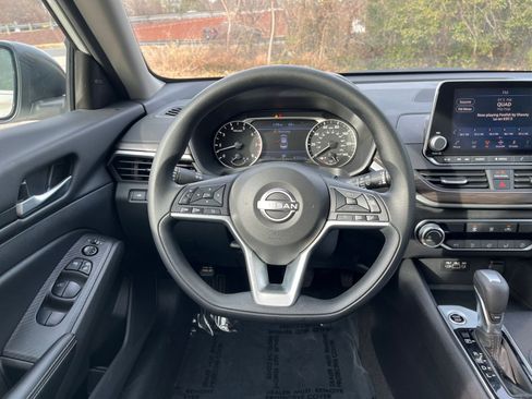 Used 2025 Nissan Altima 2.5 SV image 29