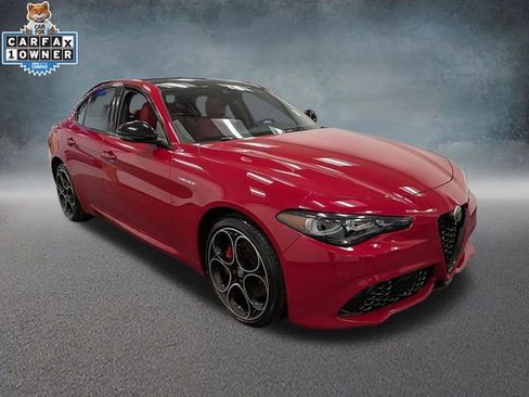 Used 2024 Alfa Romeo Giulia Veloce AWD/4WD image 3