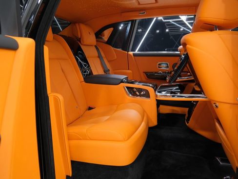 Used 2025 Rolls-Royce Phantom Sedan image 41