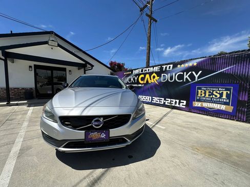 Used 2016 Volvo V60 T5 Cross Country Platinum AWD/4WD image 2