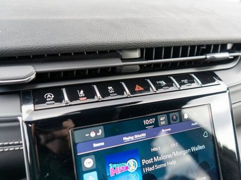 New 2025 Jeep Grand Cherokee Laredo image 21