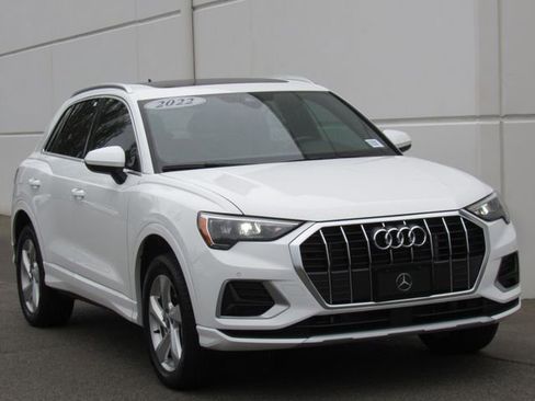 Used 2022 Audi Q3 2.0T Premium w/ Convenience Package AWD/4WD image 2