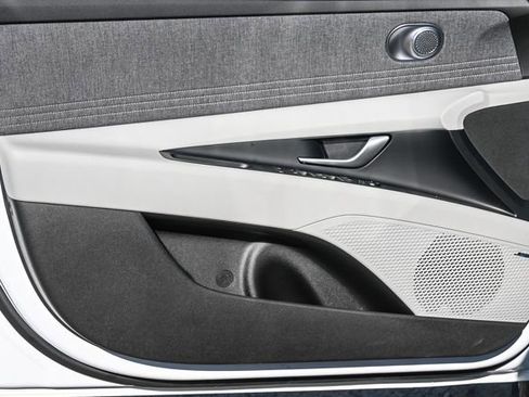 New 2026 Hyundai Elantra Limited FWD image 22