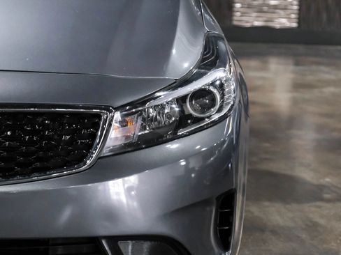 Used 2017 Kia Forte S FWD image 40