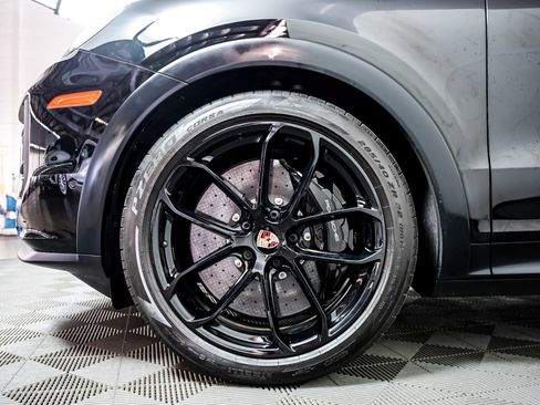 Certified 2025 Porsche Cayenne Turbo GT AWD/4WD image 14