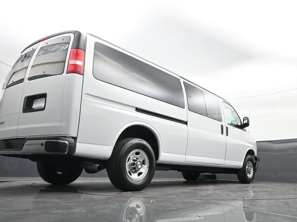 Certified 2024 Chevrolet Express 3500 LT w/ LT Preferred Equipment Group RWD image 33