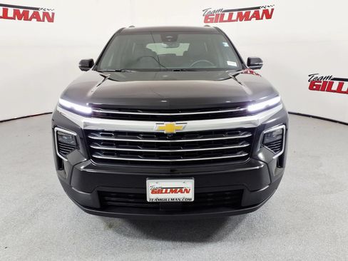 Used 2026 Chevrolet Traverse LT w/ Driver Confidence Package FWD image 2