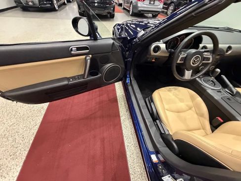 Used 2011 MAZDA MX-5 Miata Grand Touring RWD image 27