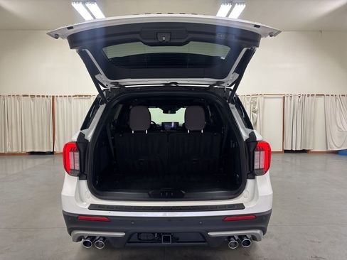 Used 2025 Ford Explorer Platinum w/ Ultimate Package image 28