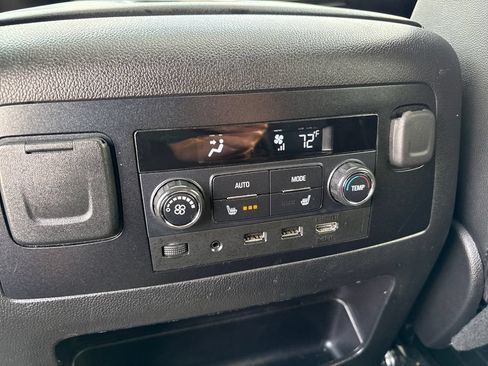 Used 2017 GMC Yukon SLT w/ Premium Edition AWD/4WD image 41