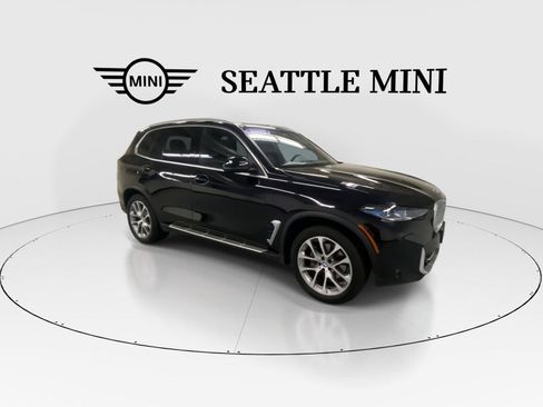 Used 2025 BMW X5 xDrive40i w/ Climate Comfort Package AWD/4WD image 2