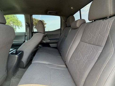 Used 2017 Toyota Tacoma TRD Sport w/ Tow Package RWD image 12