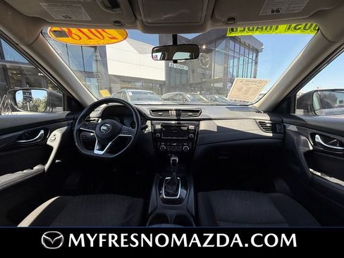 Used 2018 Nissan Rogue SV AWD/4WD image 19