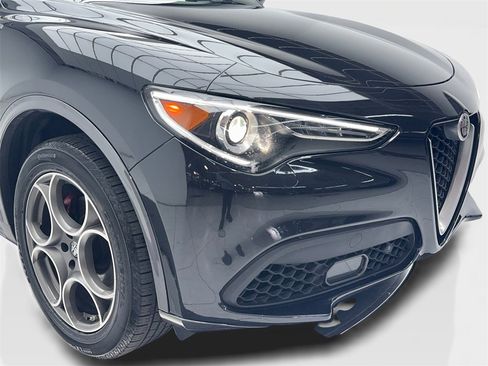 Used 2023 Alfa Romeo Stelvio Ti image 3