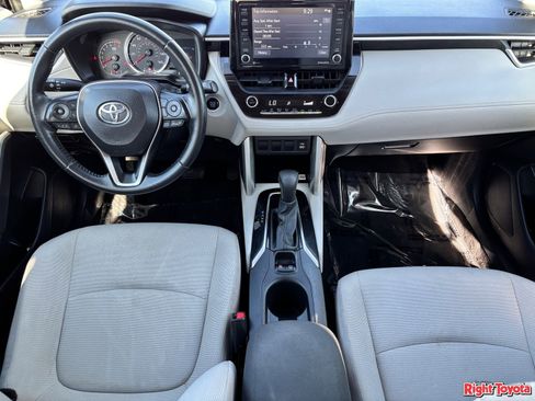 Certified 2022 Toyota Corolla Cross LE w/ Moonroof Package FWD image 15