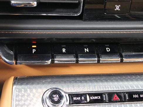 Used 2023 Lincoln Aviator Black Label w/ Dynamic Handling Package image 32