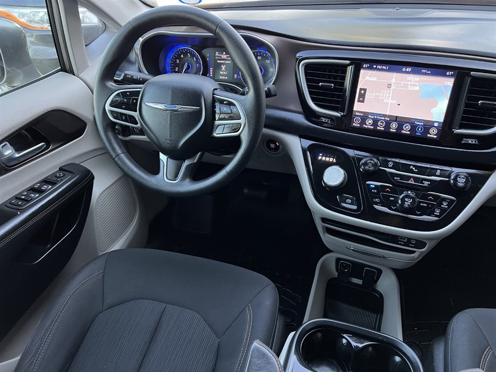 Used 2018 Chrysler Pacifica Touring Plus w/ Tire & Wheel Group FWD image 21