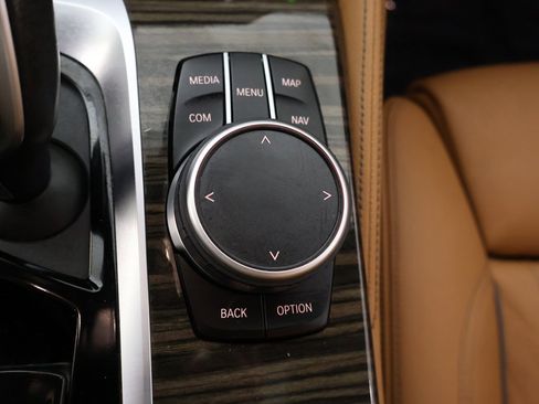 Used 2022 BMW M550i xDrive w/ Premium Package image 67