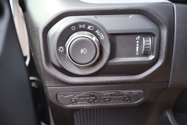 Used 2025 Jeep Wrangler Unlimited Sport AWD/4WD image 18