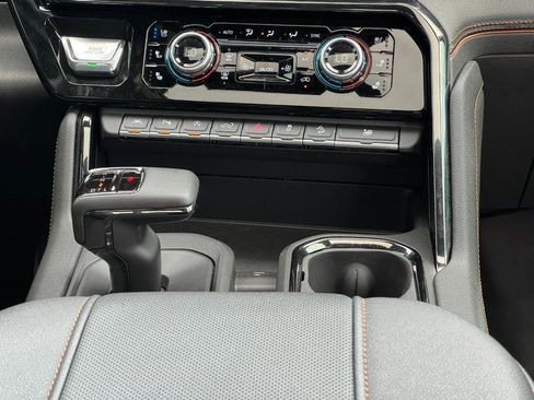 Used 2023 GMC Sierra 1500 AT4 w/ AT4 Premium Package AWD/4WD image 14