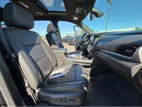 Used 2023 Chevrolet Traverse LT w/ LT Premium Package AWD/4WD image 6