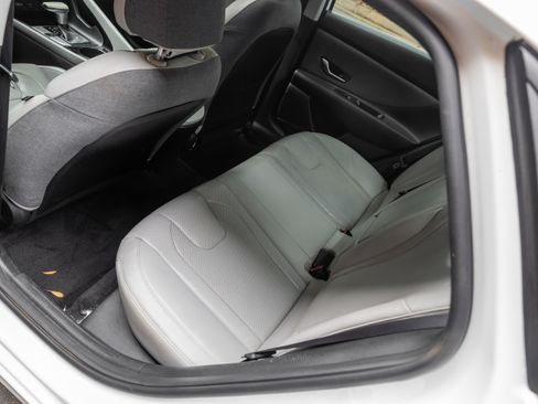 Used 2021 Hyundai Elantra Limited image 14