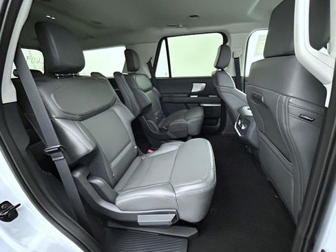 New 2026 Ford Expedition Active image 18