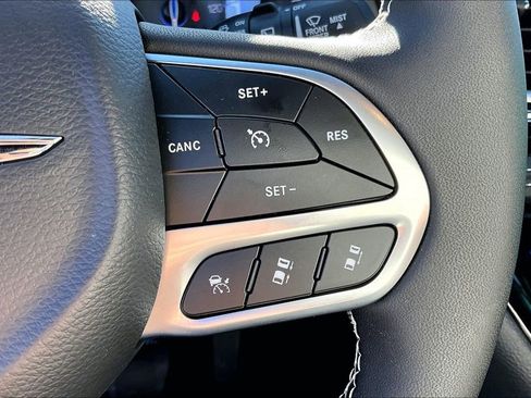 New 2026 Chrysler Pacifica Select FWD image 24