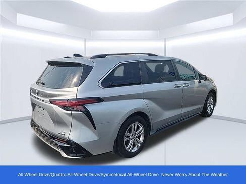 Used 2021 Toyota Sienna XSE AWD/4WD image 3