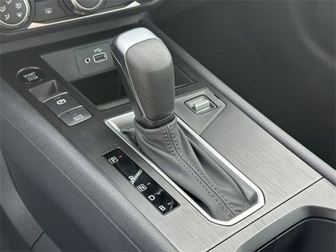 Certified 2025 Nissan Kicks S image 30