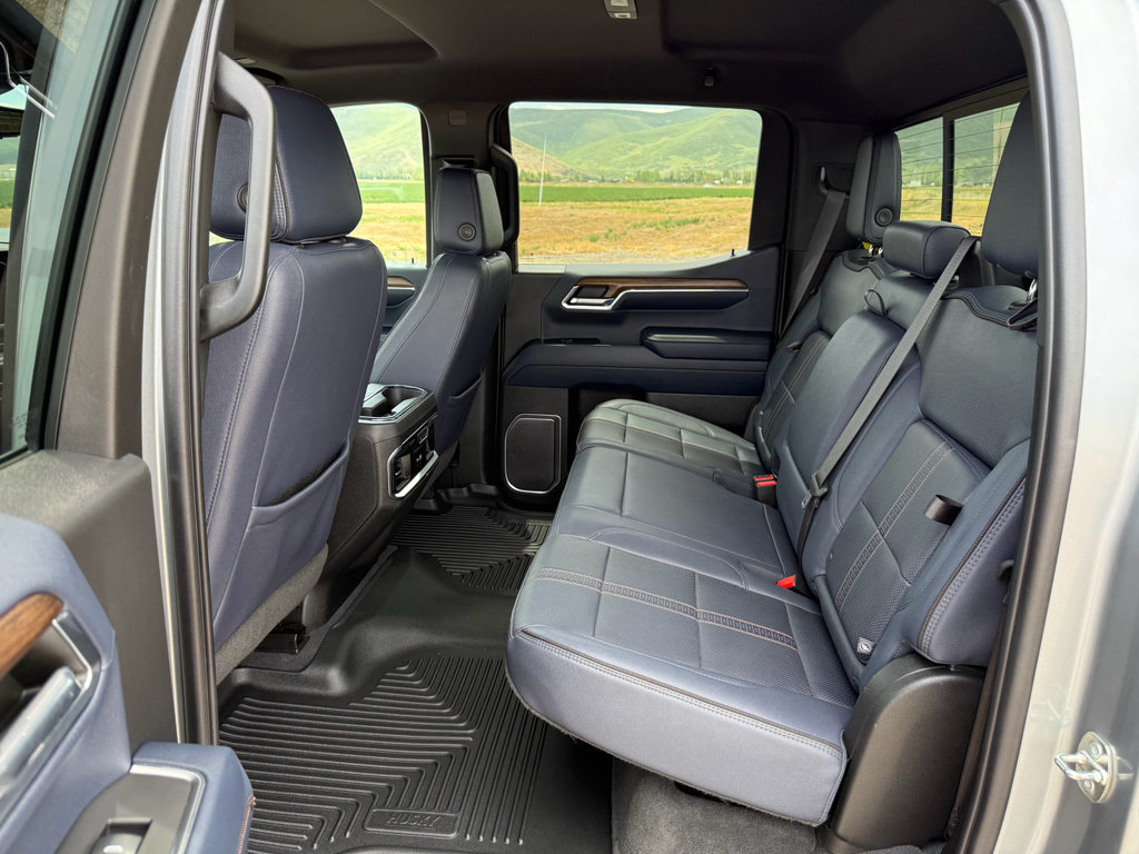 Used 2023 Chevrolet Silverado 1500 High Country w/ Technology Package AWD/4WD image 29