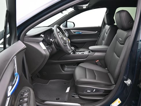 New 2026 Cadillac XT5 Luxury image 11