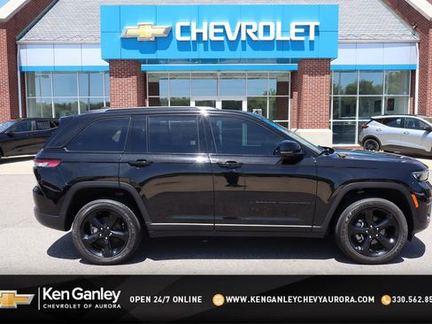 Used 2024 Jeep Grand Cherokee Altitude AWD/4WD image 1