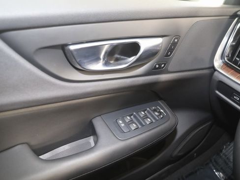 Used 2024 Volvo V60 B5 Cross Country Plus image 31