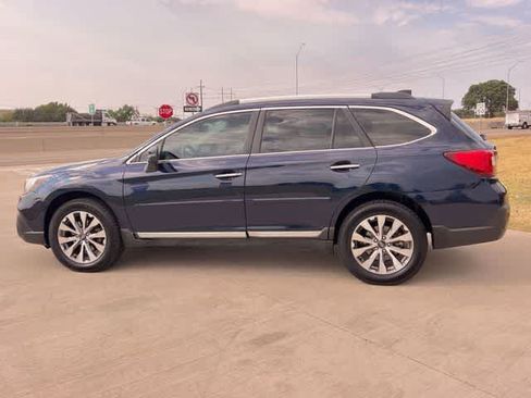 Used 2018 Subaru Outback 3.6R Touring AWD/4WD image 4