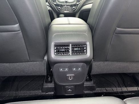 Used 2023 Chevrolet Equinox Premier AWD/4WD image 27