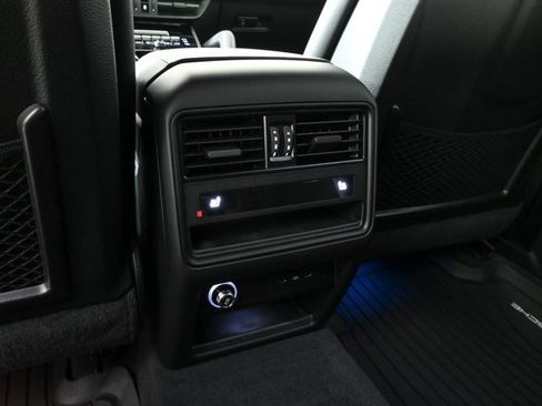 Used 2025 Porsche Cayenne image 26