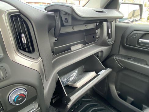 Used 2025 Chevrolet Silverado 1500 W/T image 27