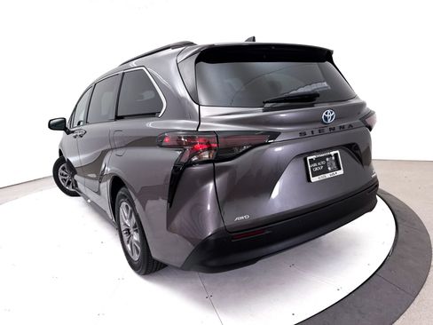 Used 2023 Toyota Sienna XLE w/ XLE Plus Package AWD/4WD image 8