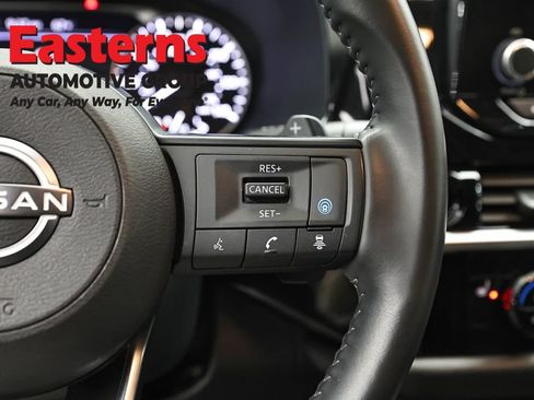 Used 2025 Nissan Pathfinder SV FWD image 16