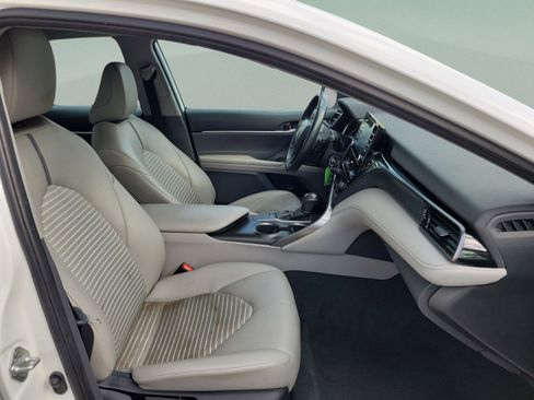 Used 2023 Toyota Camry SE FWD image 6