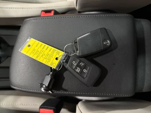 Used 2019 Volkswagen Tiguan SEL w/ 3rd Row Seat Package AWD/4WD image 12