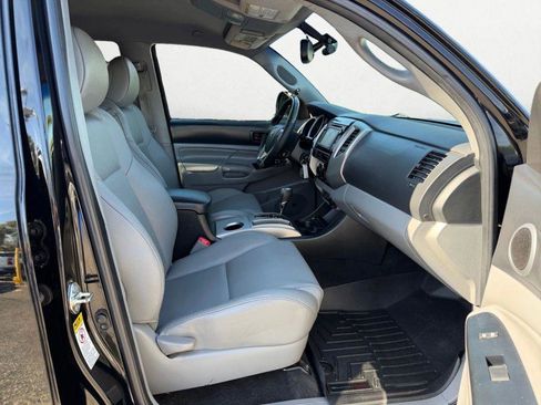 Used 2014 Toyota Tacoma 4x4 Double Cab image 25