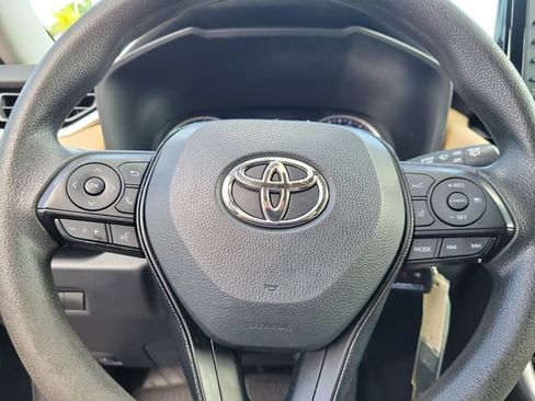 Used 2021 Toyota RAV4 LE FWD image 20