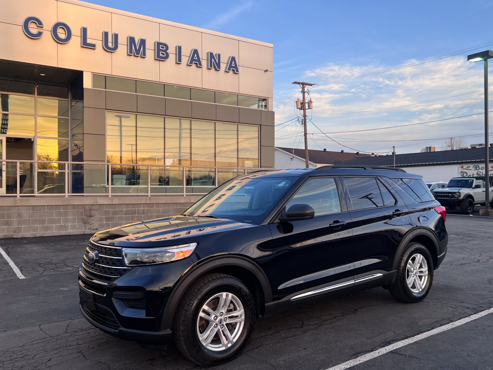 Used 2023 Ford Explorer XLT AWD/4WD image 5