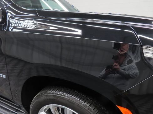 Used 2024 Chevrolet Tahoe High Country image 36