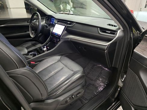 Used 2023 Jeep Grand Cherokee Limited AWD/4WD image 31