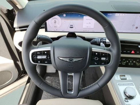Used 2026 Genesis GV70 2.5T Advanced w/ G1 Accessory Package AWD/4WD image 36