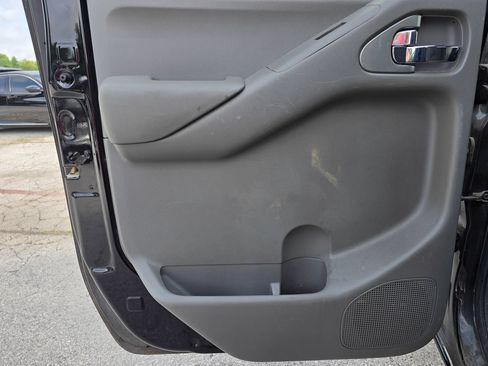 Used 2015 Nissan Frontier SV w/ SV Value Truck Package RWD image 13